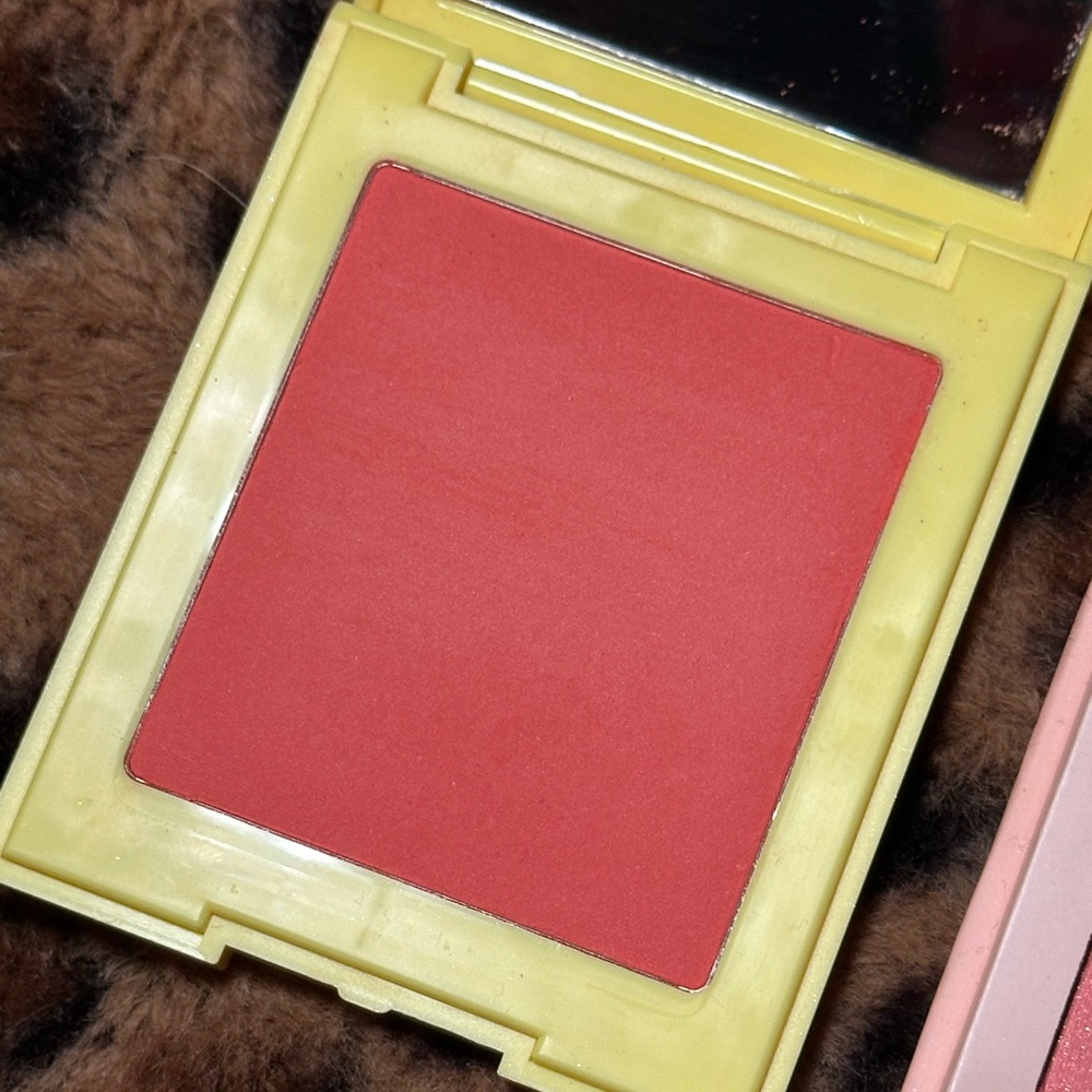 LE ColourPop Blush Bundle - Picture 3 of 7